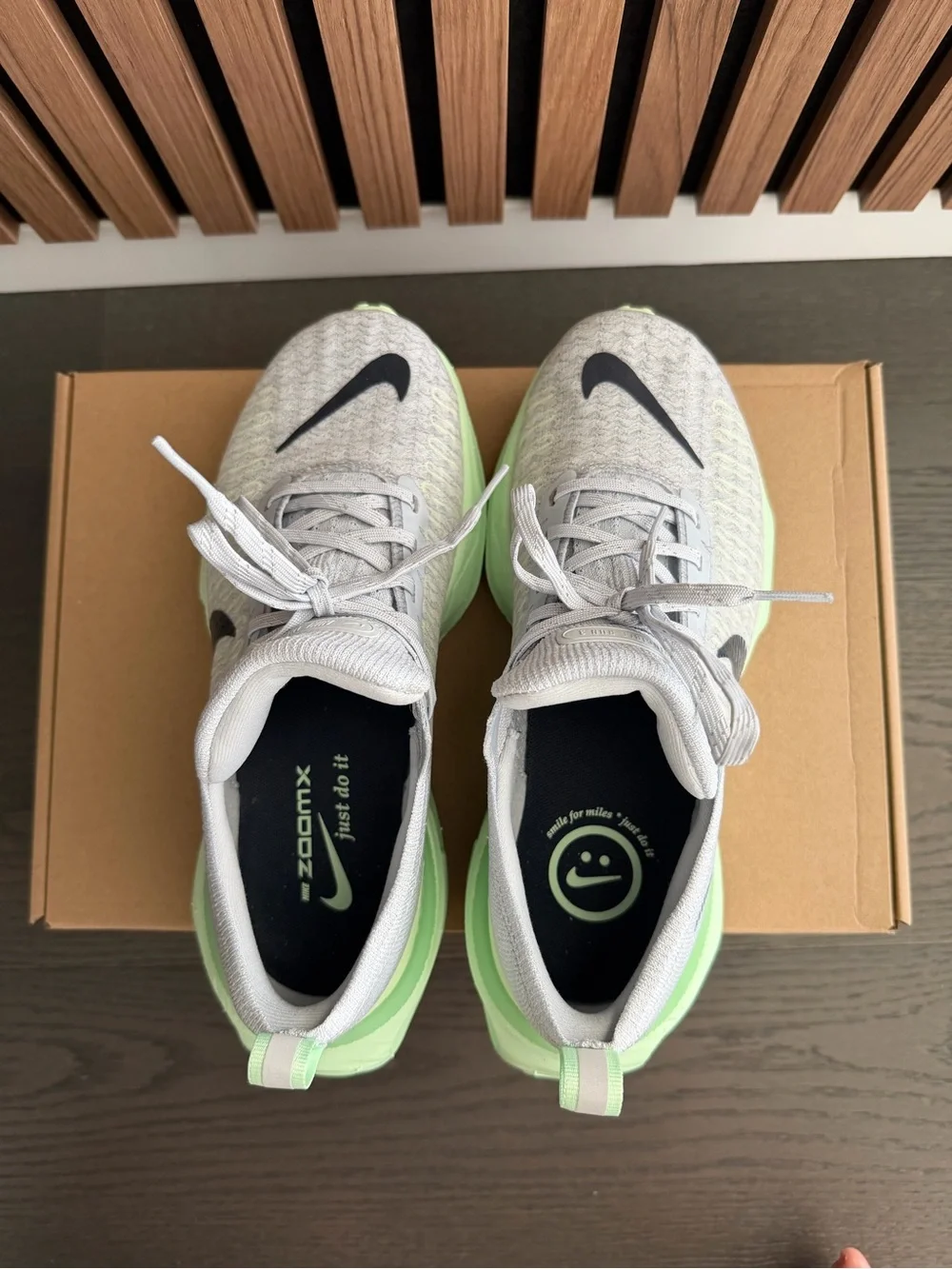 Nike Women’s 7.5 ZoomX Invincible Run 3 - Picture 3 of 8